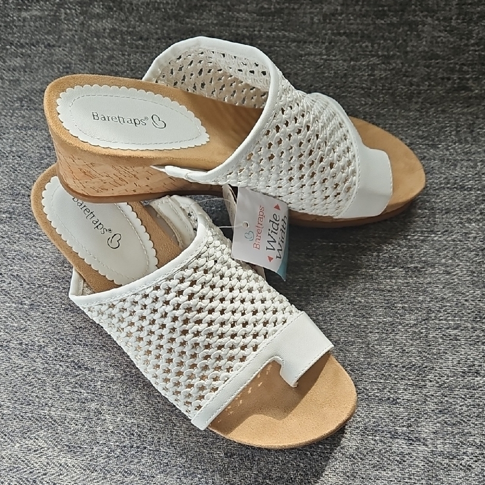 BareTraps White Woven Faye Sandal Size 8.5 Wide. NEW